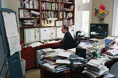 Al Gore knew how to use 30" Apple Displays properly